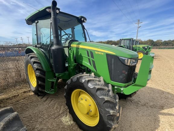 Image of John Deere 5095M equipment image 3