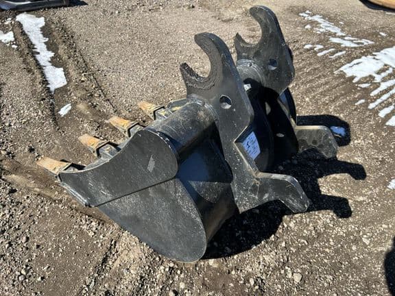 Image of John Deere Excavator Bucket equipment image 1