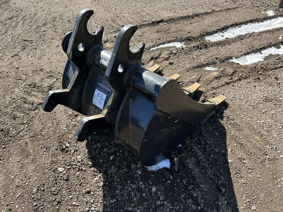 Image of John Deere Excavator Bucket equipment image 3
