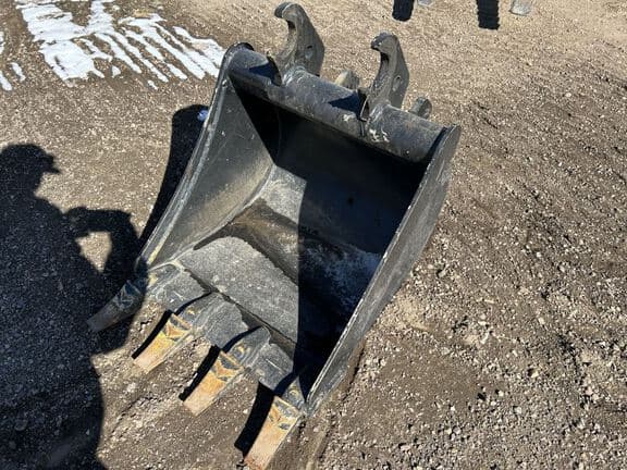 Image of John Deere Excavator Bucket equipment image 2