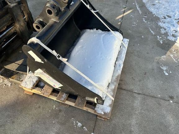 Image of John Deere Compact Excavator Bucket equipment image 3