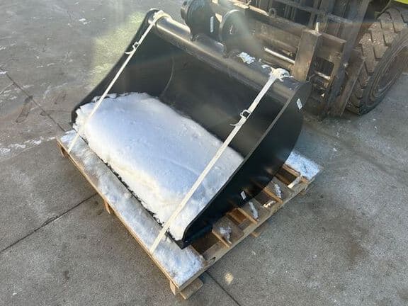 Image of John Deere Compact Excavator Bucket equipment image 2