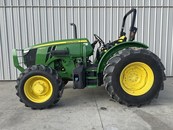Image of John Deere 5100E equipment image 1
