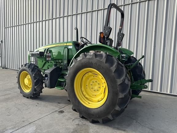Image of John Deere 5100E equipment image 3