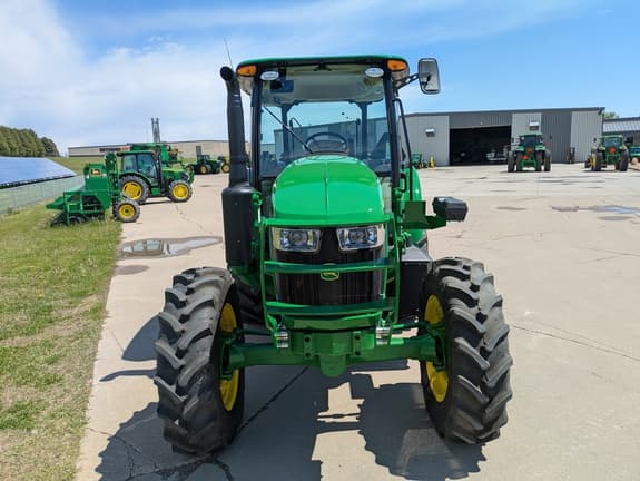 Image of John Deere 5100E equipment image 4