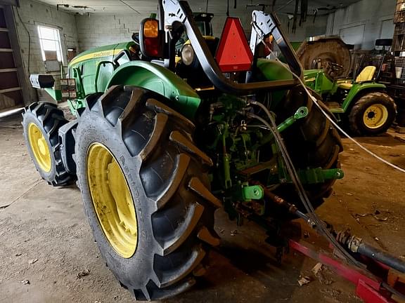 Image of John Deere 5100E equipment image 4