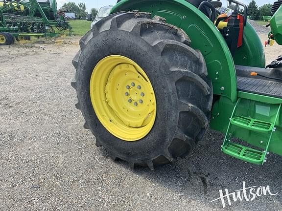 Image of John Deere 5100E equipment image 3