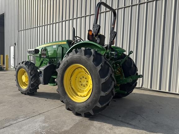 Image of John Deere 5100E equipment image 3