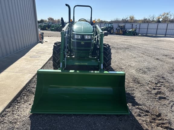 Image of John Deere 5100E equipment image 4