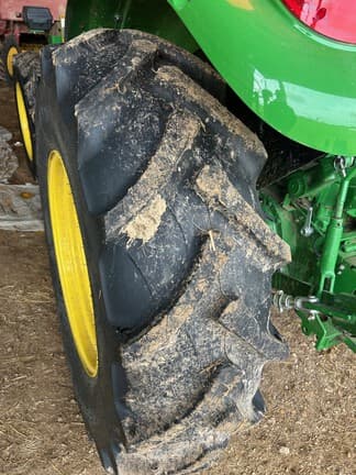 Image of John Deere 5100E equipment image 4