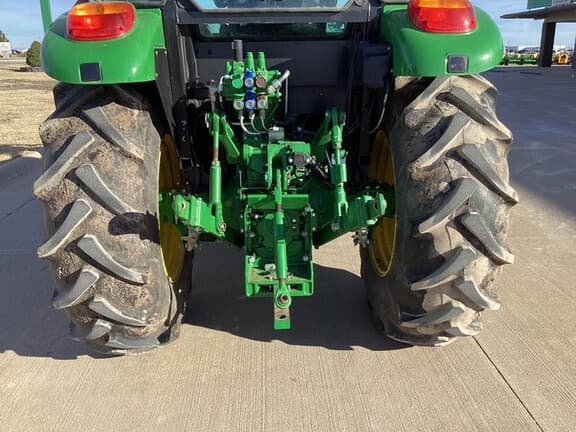 Image of John Deere 5100E equipment image 4