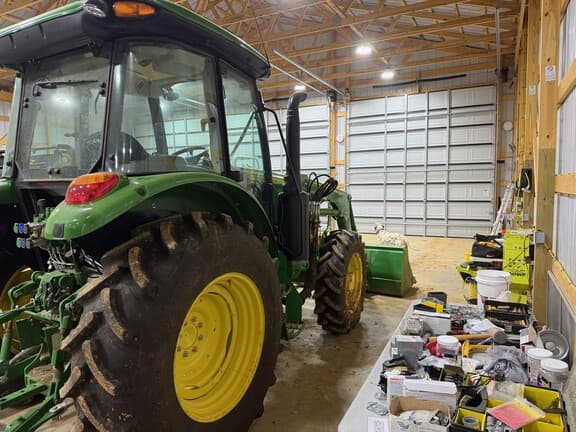 Image of John Deere 5100E equipment image 3