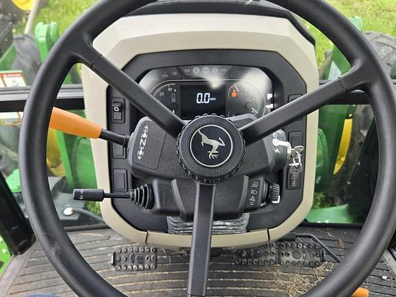 Image of John Deere 5100E equipment image 2