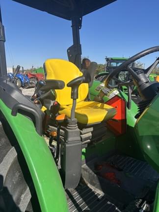 Image of John Deere 5100E equipment image 3