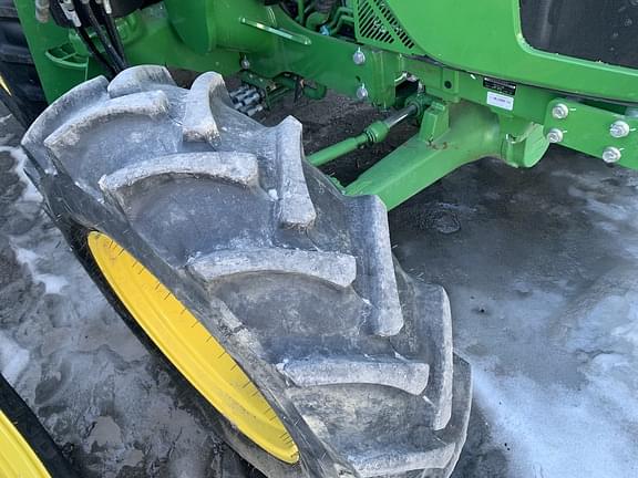 Image of John Deere 5100E equipment image 1