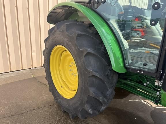Image of John Deere 5100E equipment image 4