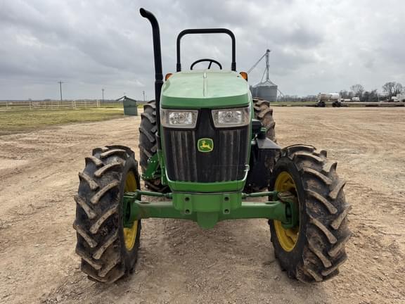 Image of John Deere 5100E equipment image 4
