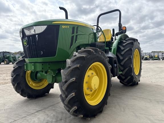 Image of John Deere 5100E equipment image 4