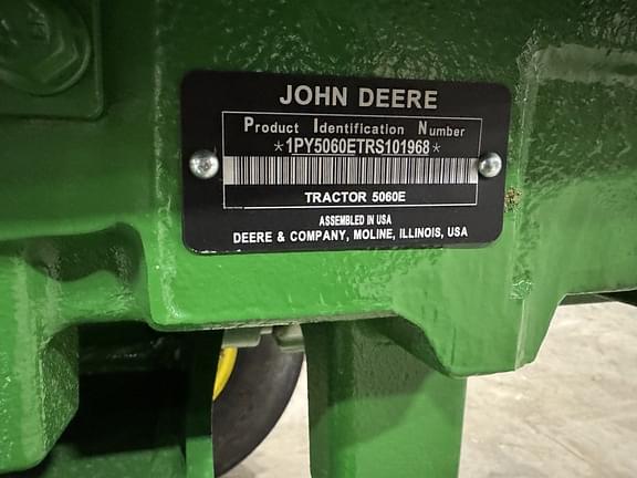 Image of John Deere 5100E equipment image 3