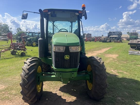 Image of John Deere 5100E equipment image 3