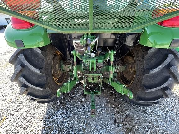 Image of John Deere 5100E equipment image 4