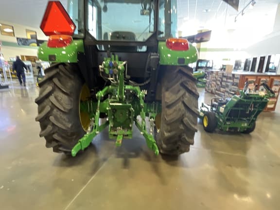 Image of John Deere 5100E equipment image 4