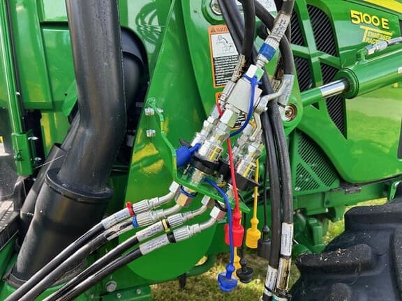 Image of John Deere 5100E equipment image 4
