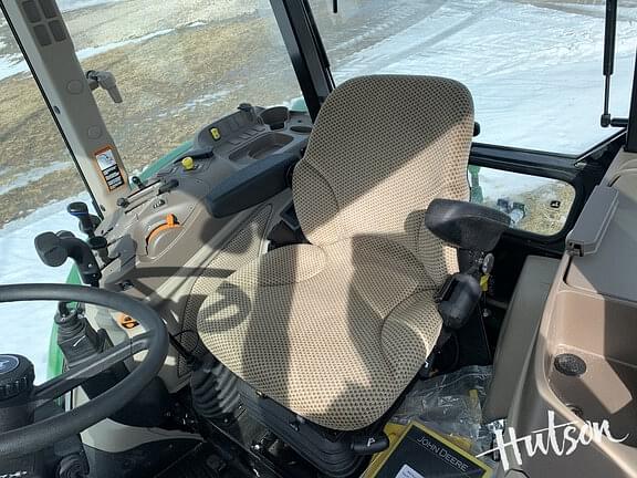 Image of John Deere 5100E equipment image 4