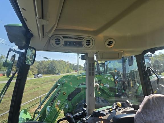 Image of John Deere 5105M equipment image 2