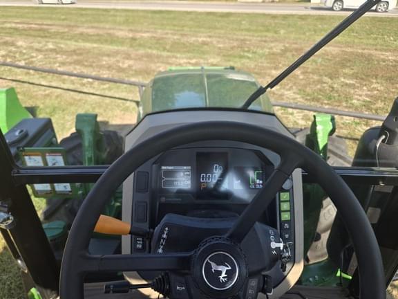 Image of John Deere 5105M equipment image 4