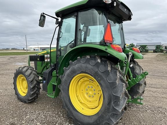 Image of John Deere 5105M equipment image 3