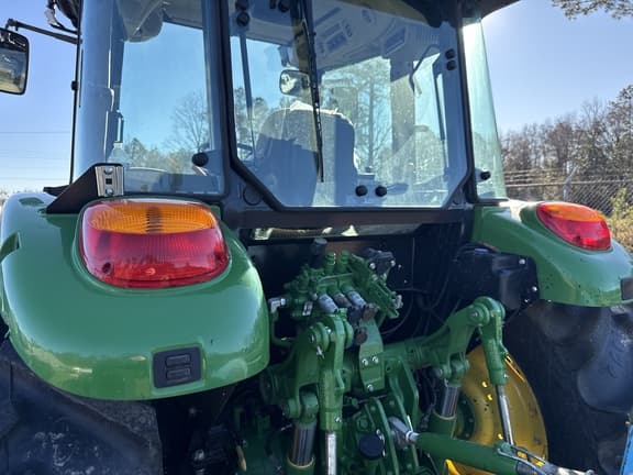 Image of John Deere 5105M equipment image 4