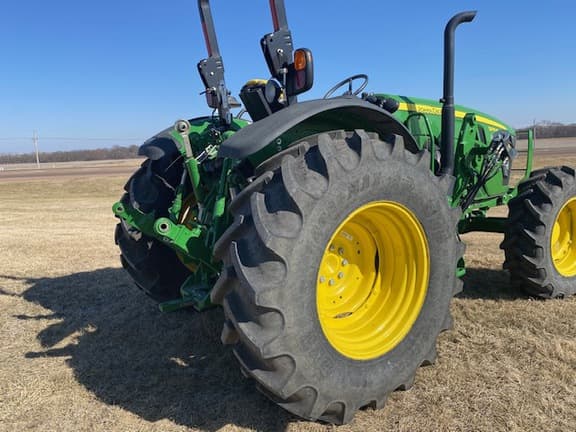 Image of John Deere 5105M equipment image 2
