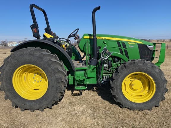 Image of John Deere 5105M equipment image 1