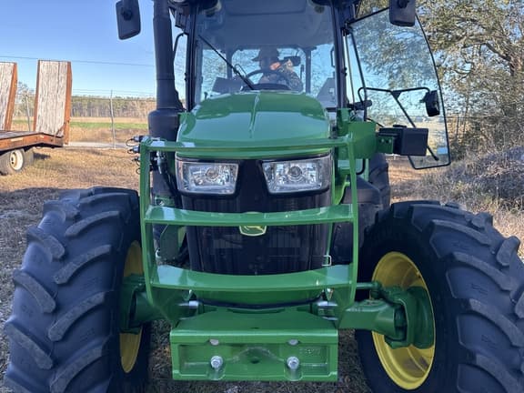 Image of John Deere 5105M equipment image 3