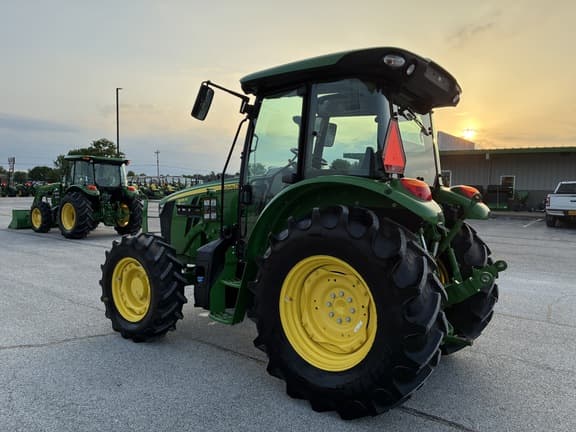 Image of John Deere 5105M equipment image 2