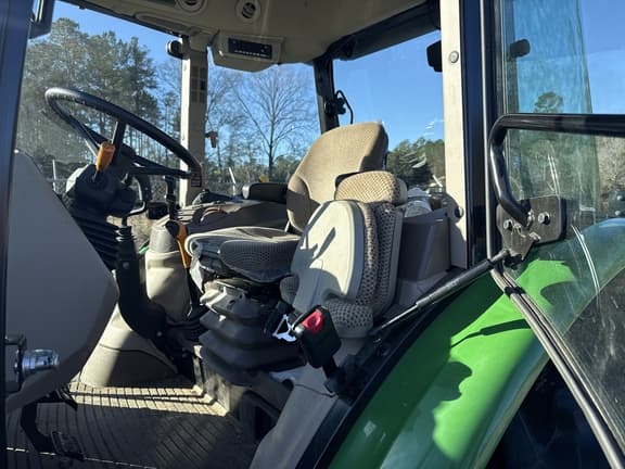 Image of John Deere 5105M equipment image 4