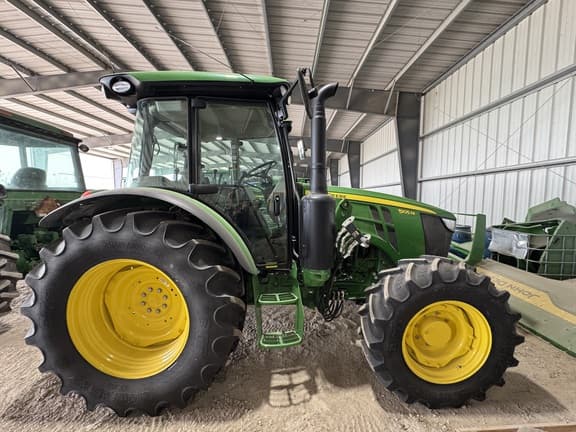 Image of John Deere 5105M equipment image 1