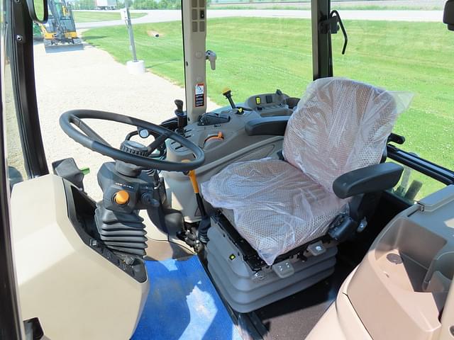 Image of John Deere 5105M equipment image 4