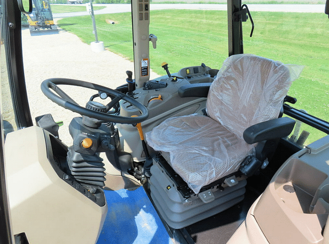 Image of John Deere 5105M equipment image 4