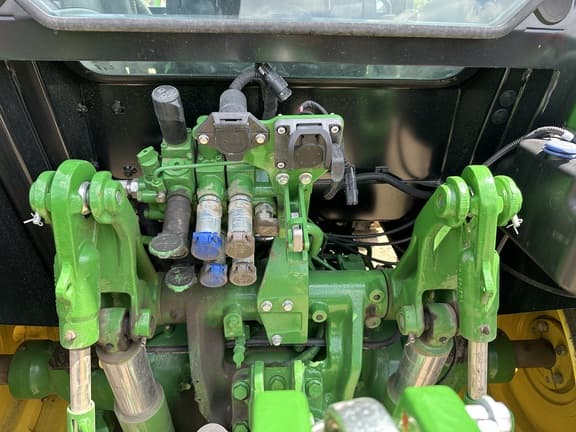 Image of John Deere 5105M equipment image 3