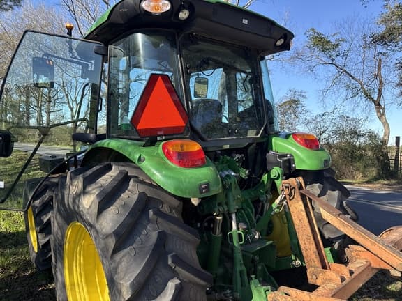 Image of John Deere 5105M equipment image 3