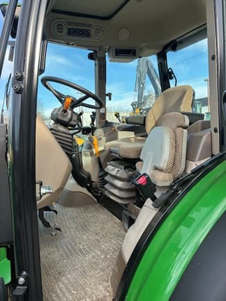 Image of John Deere 5120M equipment image 3