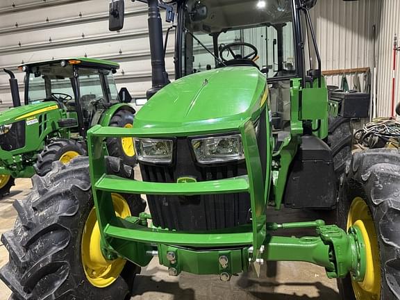 Image of John Deere 5120M equipment image 4