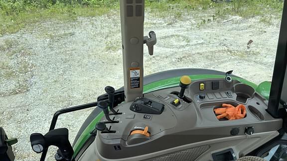 Image of John Deere 5120M equipment image 4