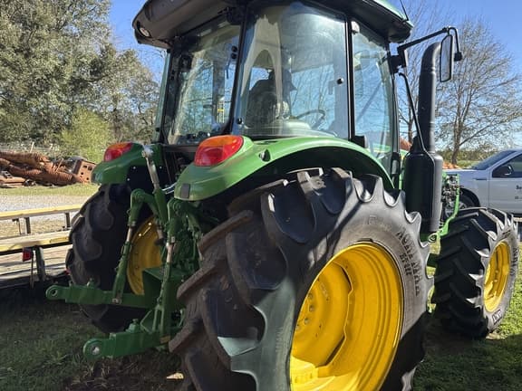 Image of John Deere 5120M equipment image 4