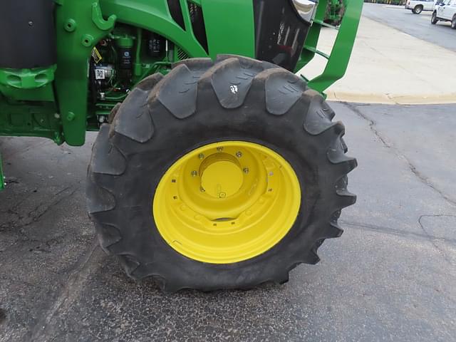 Image of John Deere 5120M equipment image 3