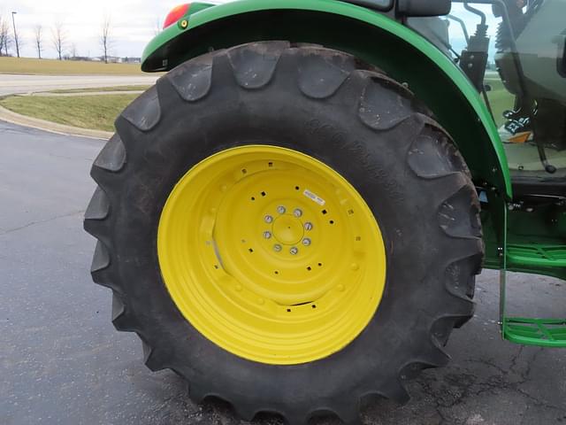 Image of John Deere 5120M equipment image 1