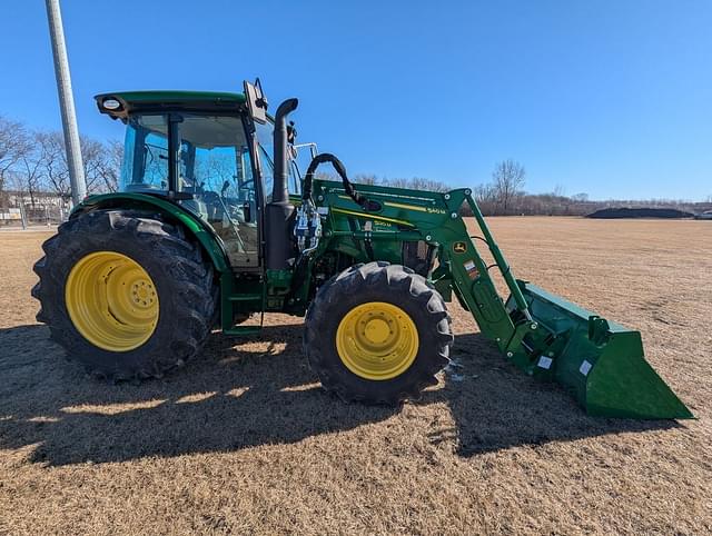 Image of John Deere 5120M equipment image 2