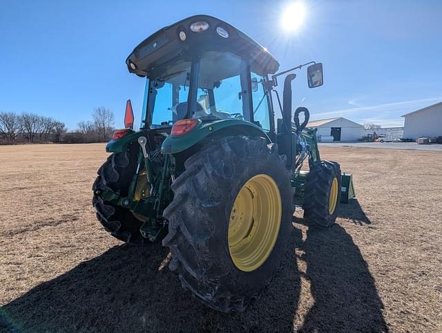 Image of John Deere 5120M equipment image 4